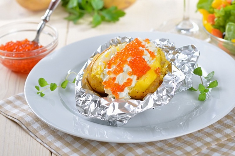 البطاطا بالبقدونس والكافيار